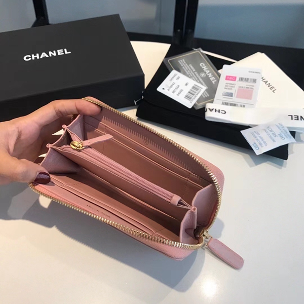 シャネル財布着用イメージ